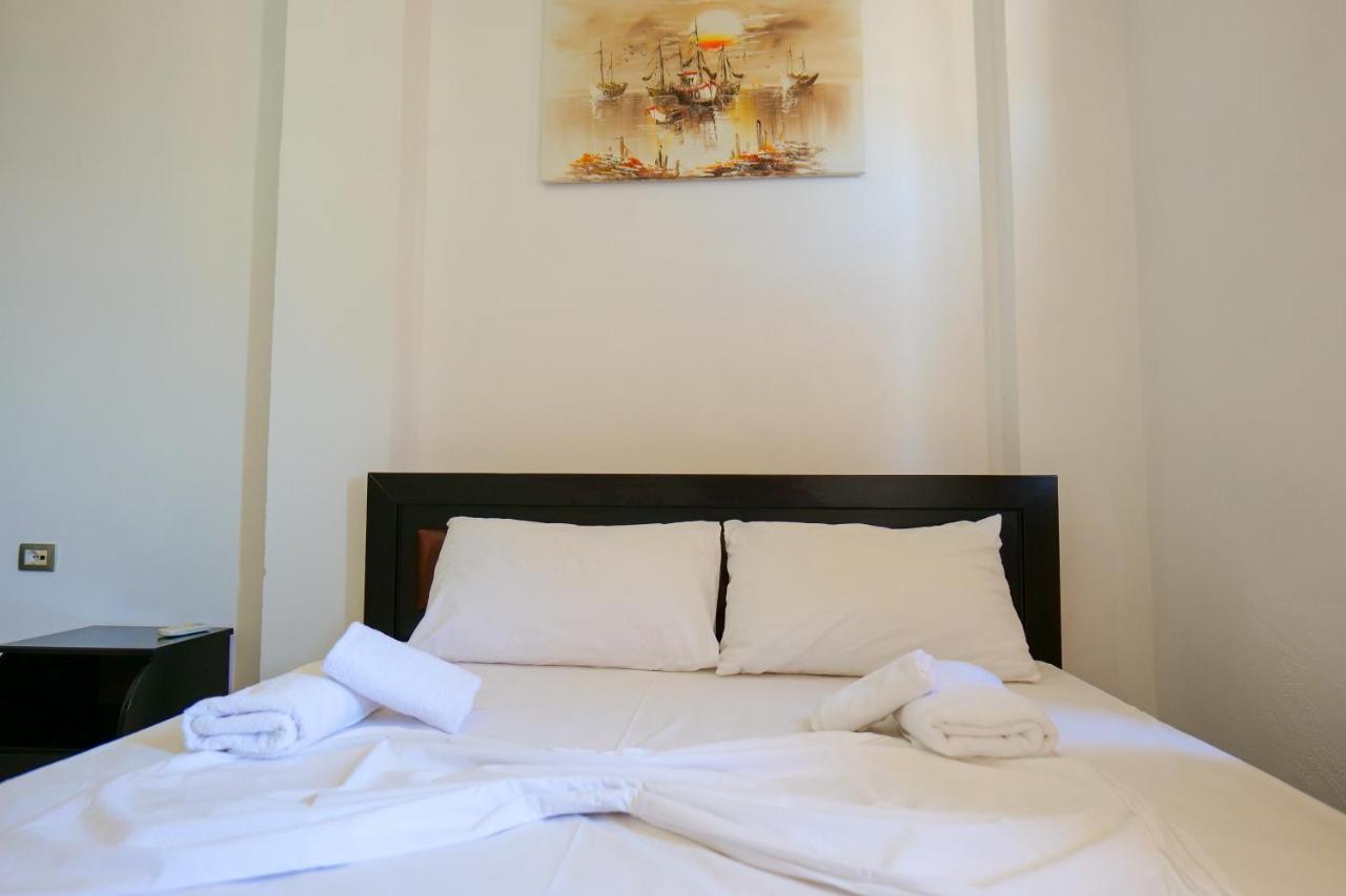 Verano Hotel Sarandë エクステリア 写真