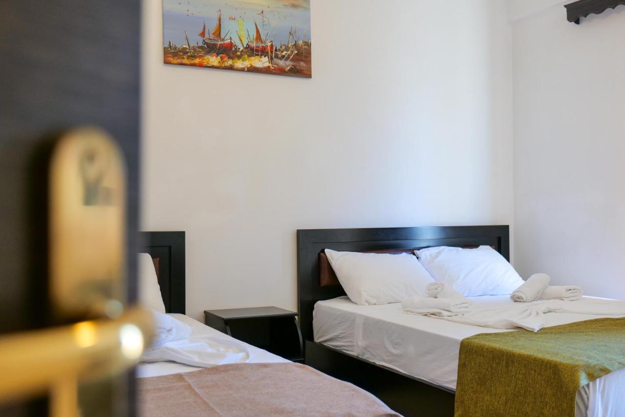 Verano Hotel Sarandë エクステリア 写真