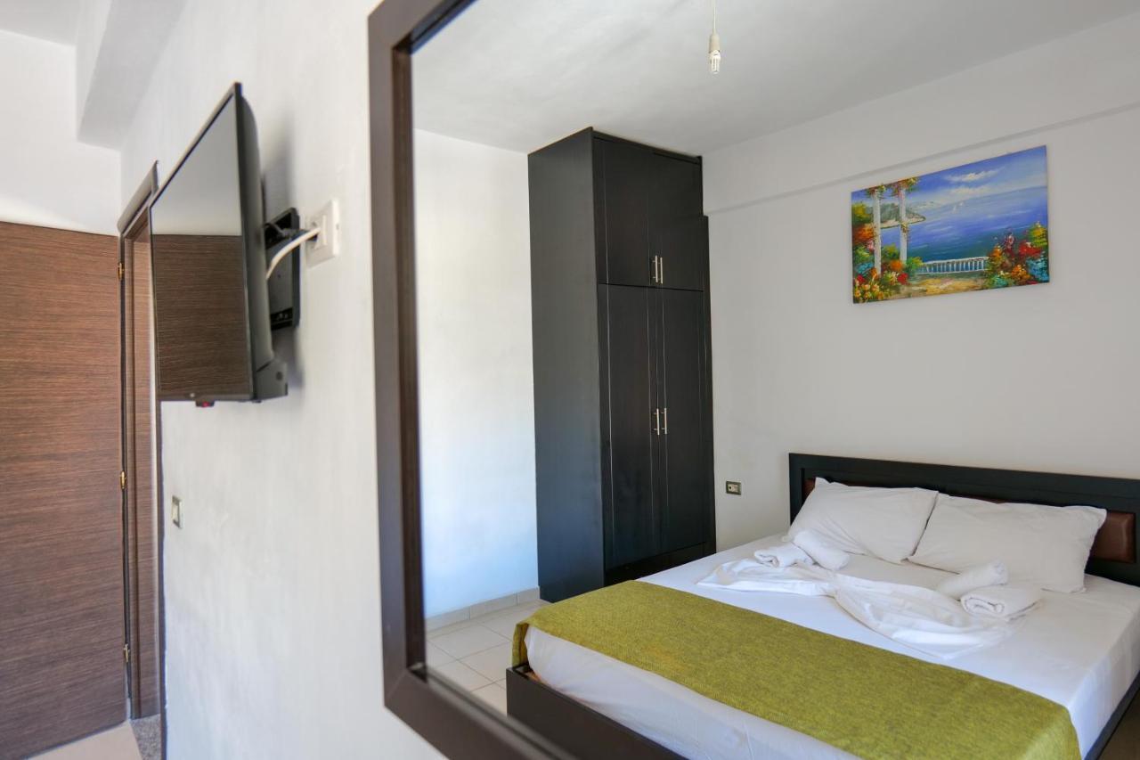 Verano Hotel Sarandë エクステリア 写真