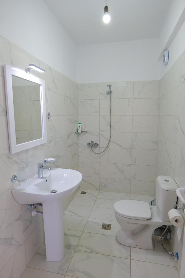 Verano Hotel Sarandë エクステリア 写真