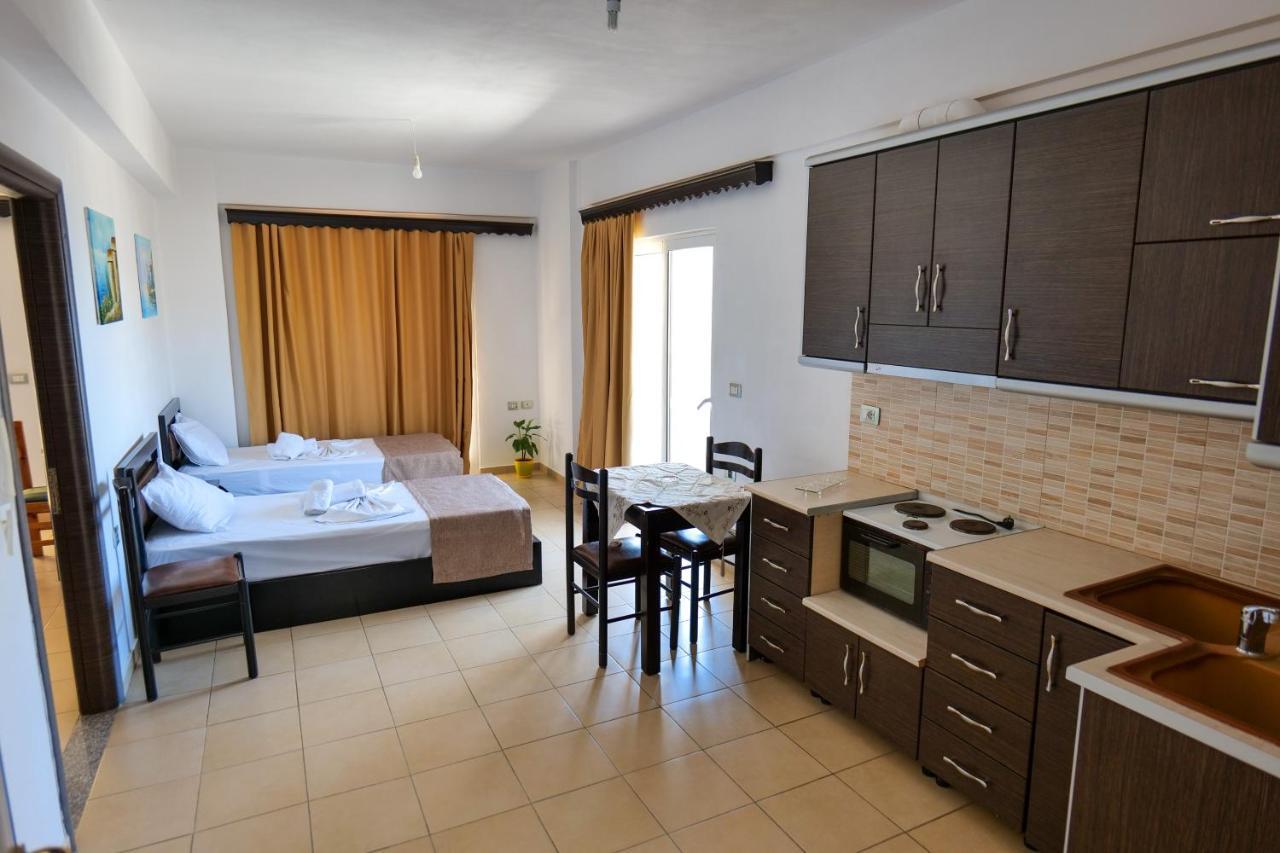Verano Hotel Sarandë エクステリア 写真
